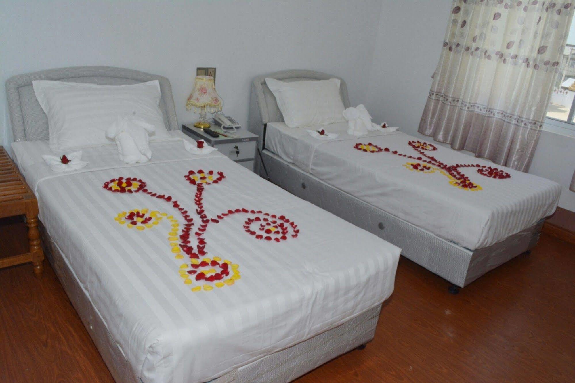 Myat Nan Taw Hotel Loi-kaw Exterior foto