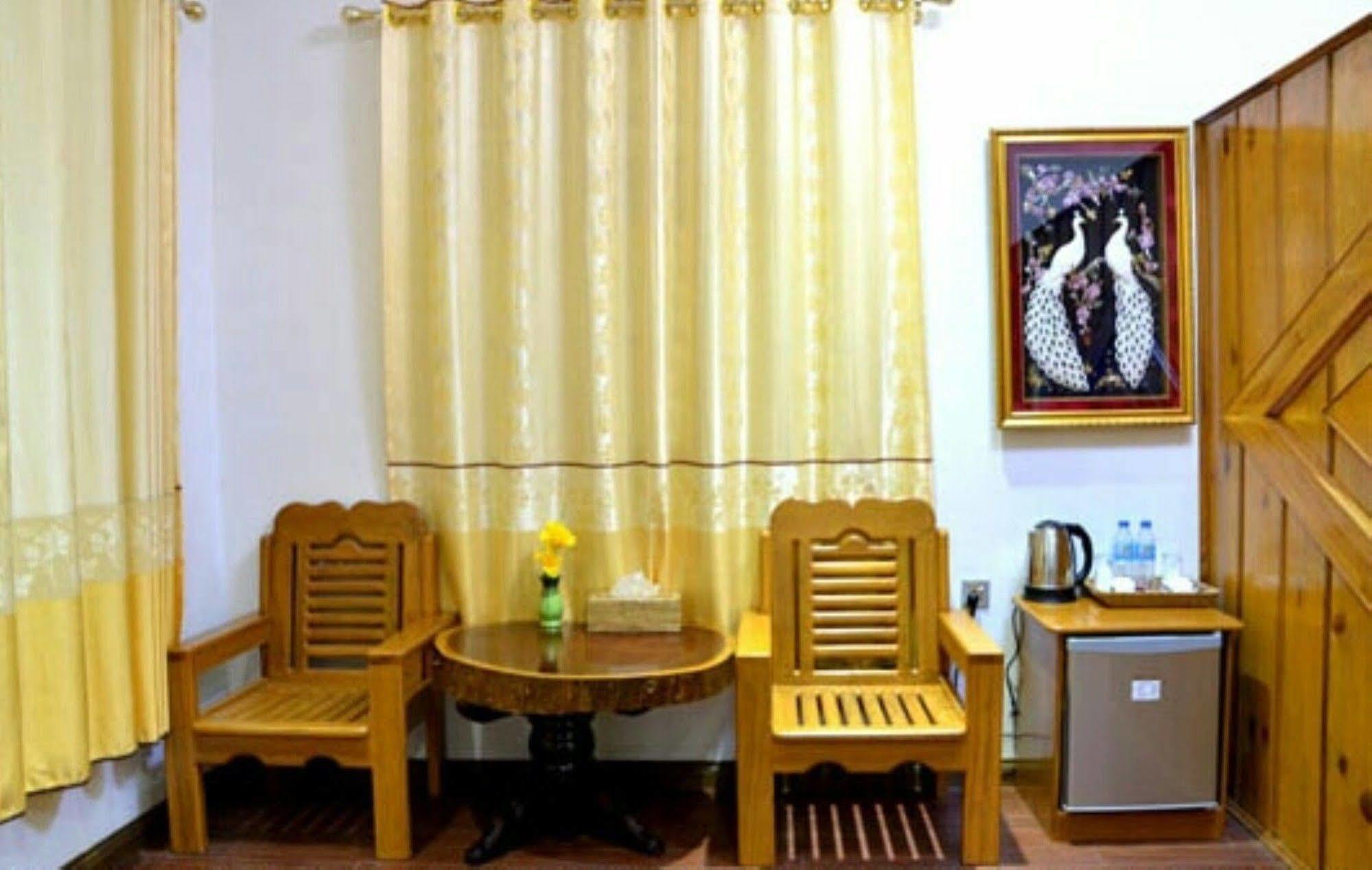 Myat Nan Taw Hotel Loi-kaw Exterior foto